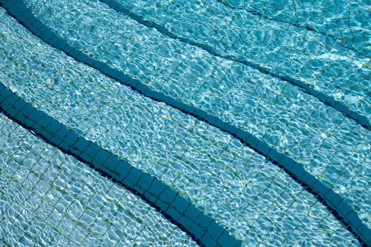 Acide Chlorhydrique piscine : Dosage, sécurité et Alternatives