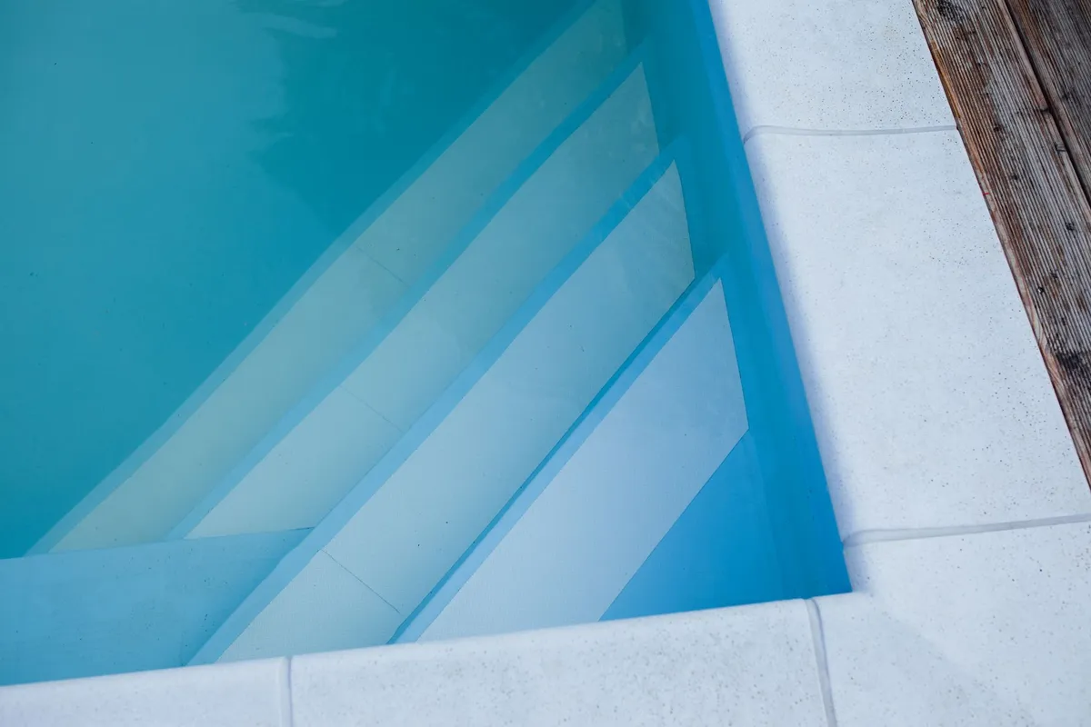 Mini-piscine dans un petit jardin : aménager malin
