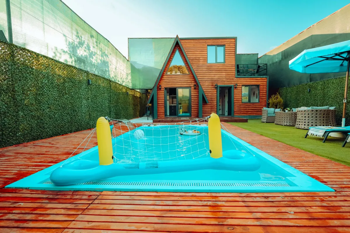 Prix d'une mini-piscine en bois : à quoi s'attendre
