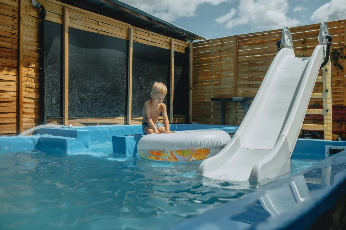 Toboggan Gonflable pour piscine : comment bien le choisir ?